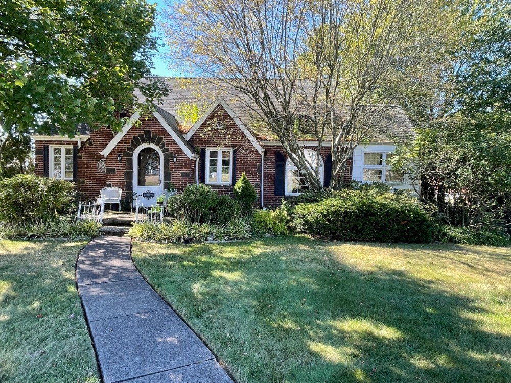 Kiko Realtors, Auctioneers, Advisors Brick 3Bedroom Home